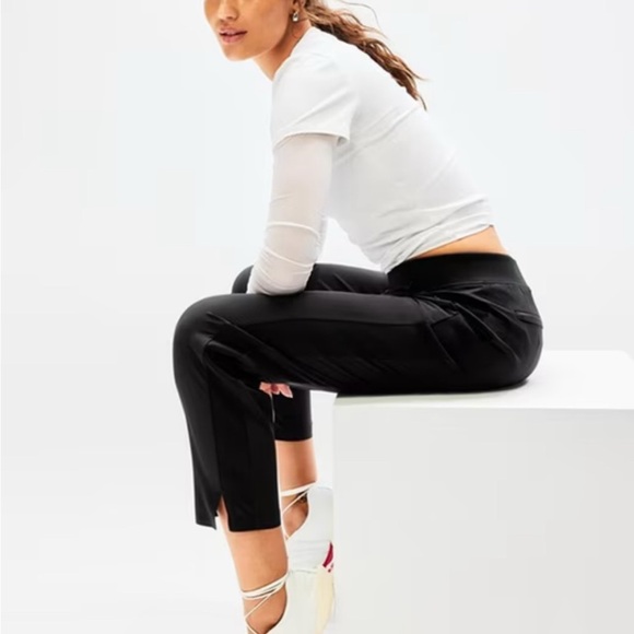 Athleta Black Wrinkle-resistant, stretch fabric in a tailored fit Ankle Pants - Picture 4 of 13